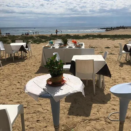 L'isola Del Pepe מלון 4*