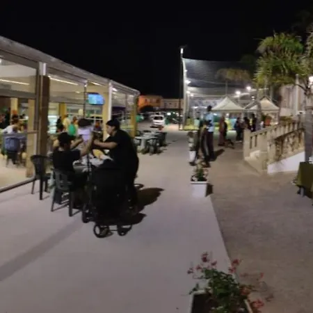 L'isola Del Pepe מלון 4*